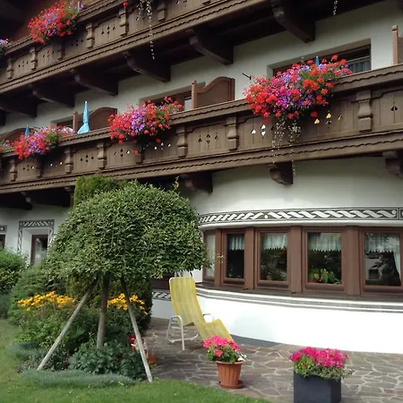 Garni Almhof 4*