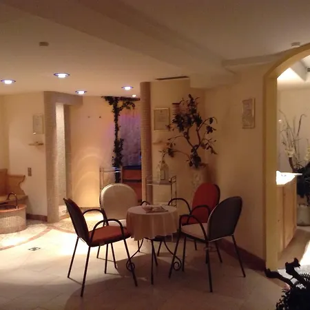 Garni Almhof 4*